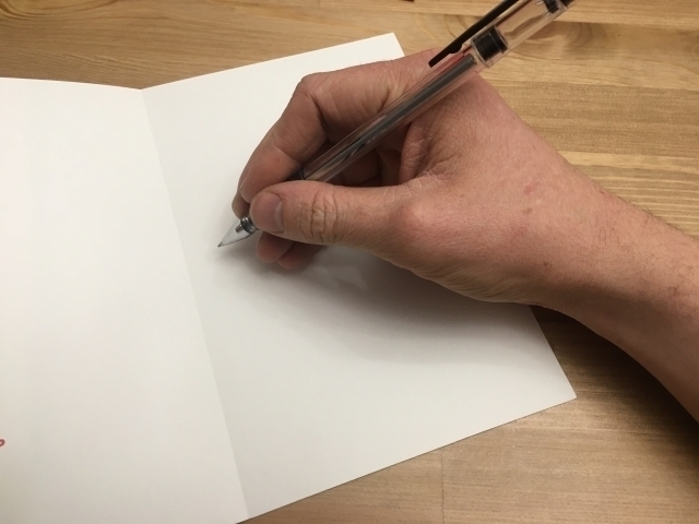 手紙を書く手