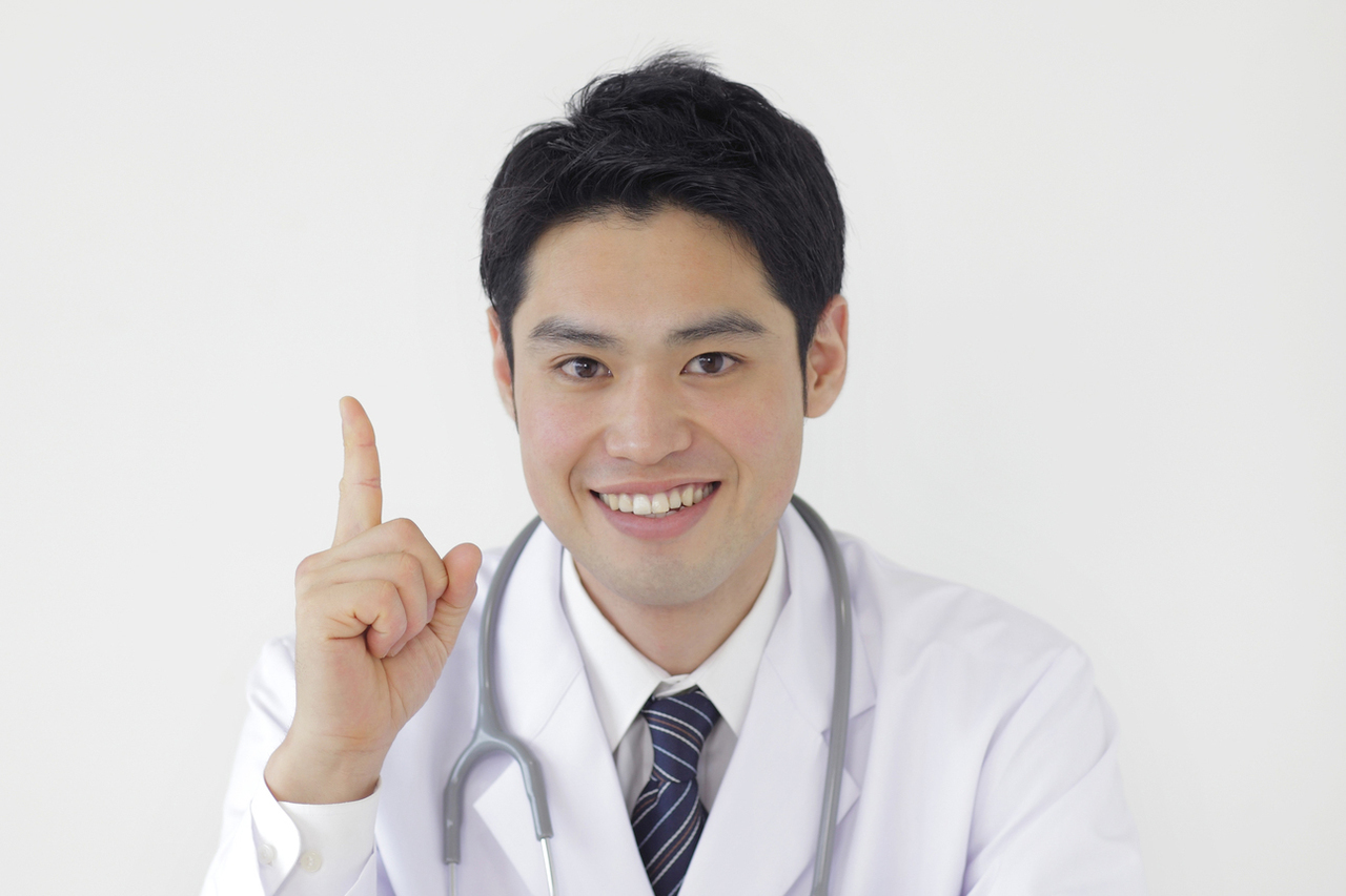 笑う男性